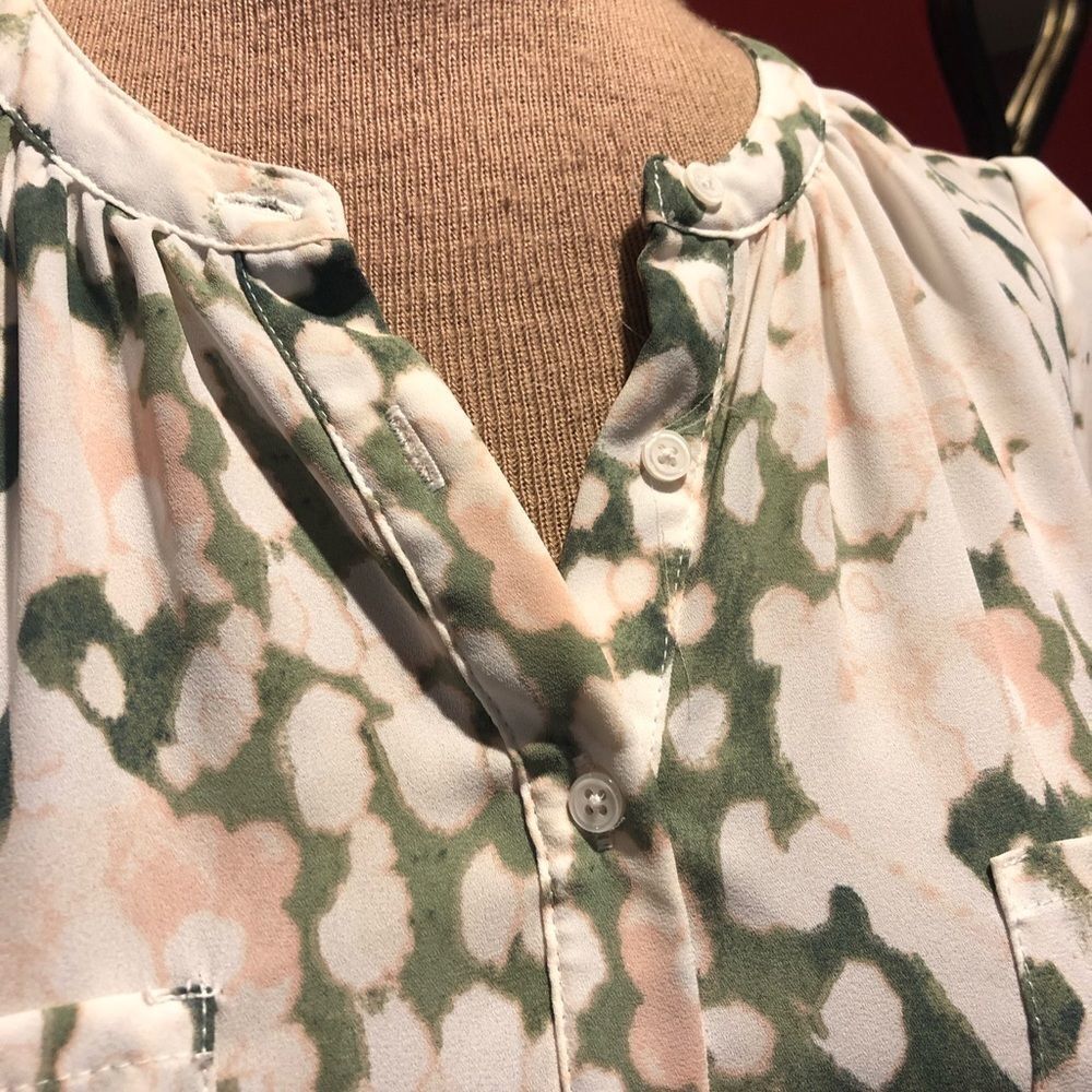 MossimoāsleevelessĀ blouseā***3āforā$25*** - Picture 2 of 5